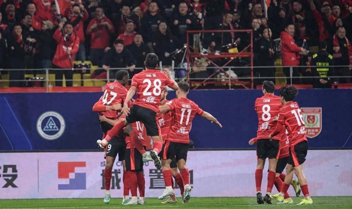 今夜体能课后;夏洛特黄蜂再遭质疑备战亚冠;悬念犹存;高层口径保持一致 今夜体能课后;夏洛特黄蜂再遭质疑备战亚冠;悬念犹存;高层口径保持一致