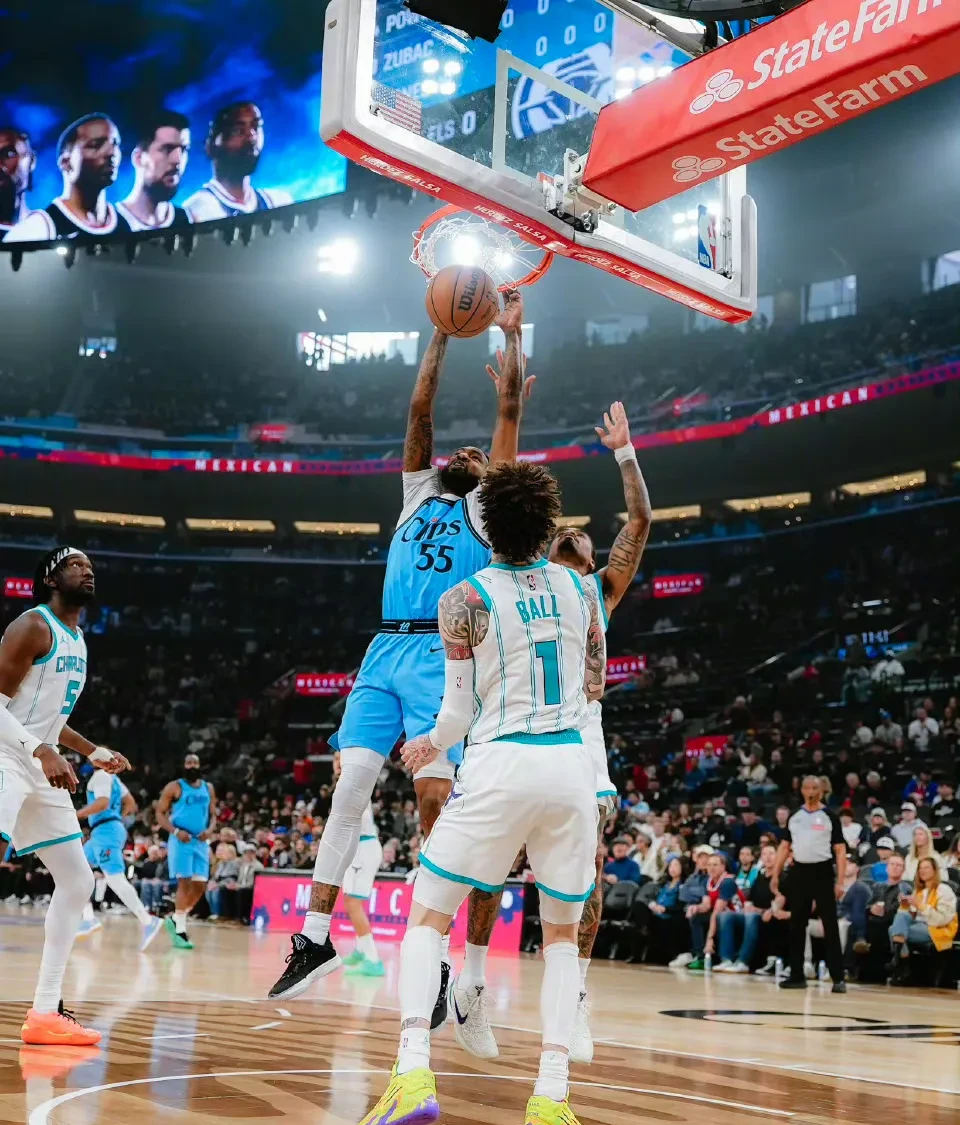 洛杉矶快船训练开放日，转会期门线救险引欢呼，法国杯在即，团队化学反应显著(洛杉矶快船队新球馆最新消息)