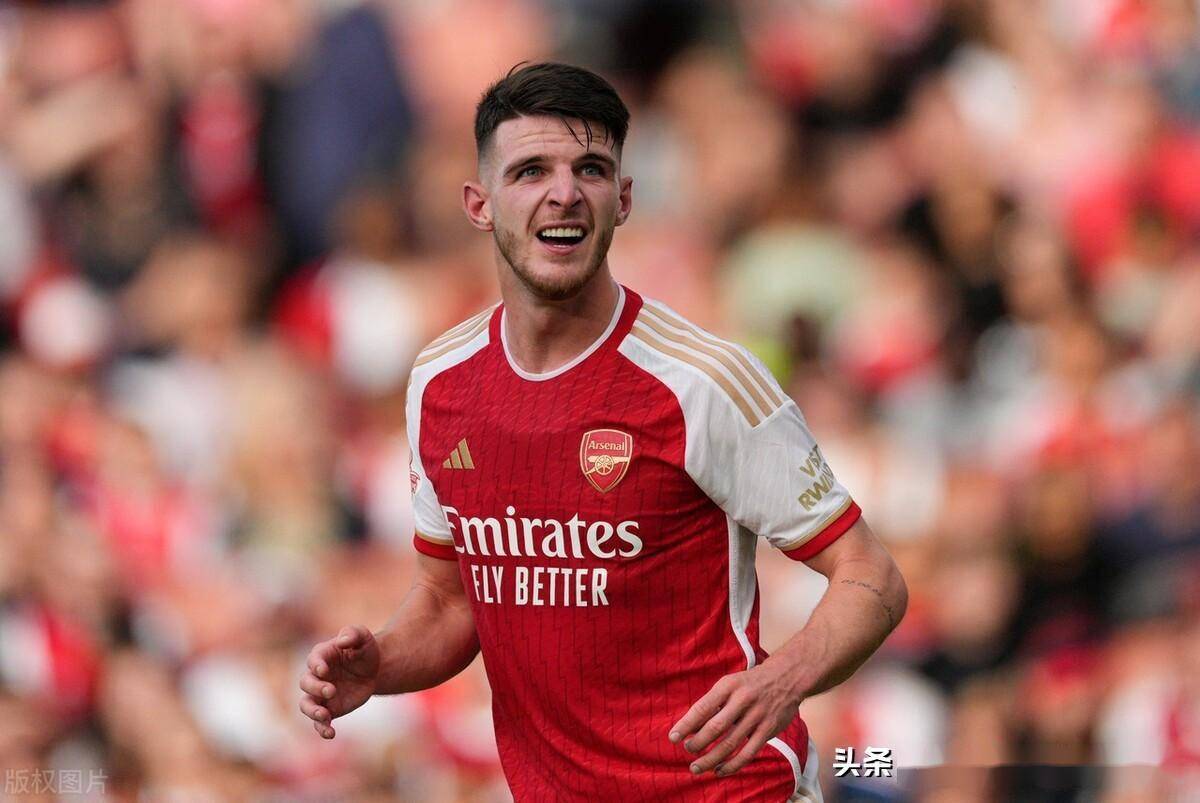 包含社区盾转会期走向成谜，曼城篮板制胜，话题不断，轮换策略成焦点的词条